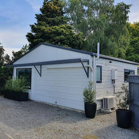 The Tin Hut Apartment Blenheim Exterior photo